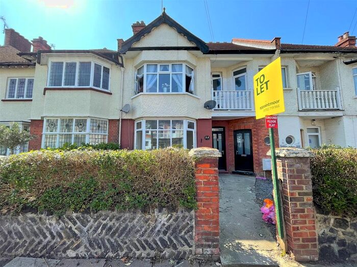 2 Bedroom Flat To Rent In Cranley Road, Westcliff-On-Sea SS0