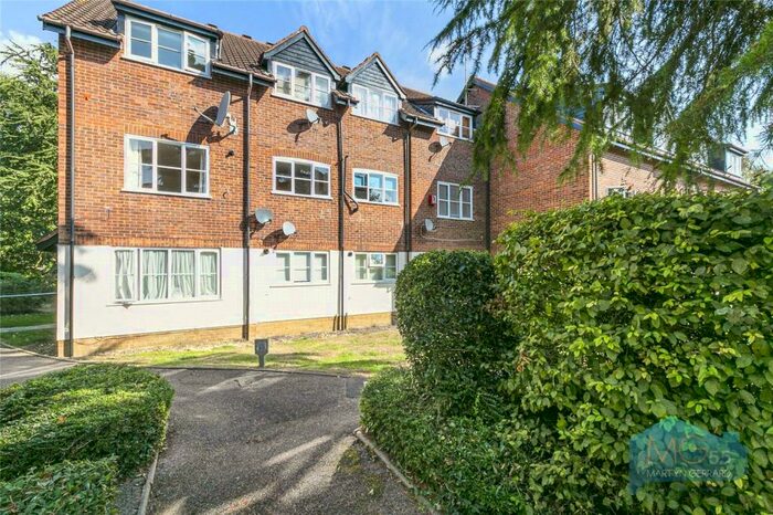 2 Bedroom Apartment To Rent In Galdana Avenue, Barnet, Hertfordshire, EN5