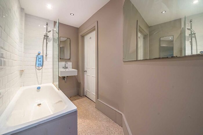 1 Bedroom Flat To Rent In Clapham Common North Side, Clapham, SW4