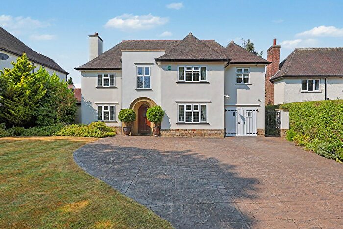 4 Bedroom Detached House For Sale In Chatsworth Road, Brookside, Chesterfield, S40