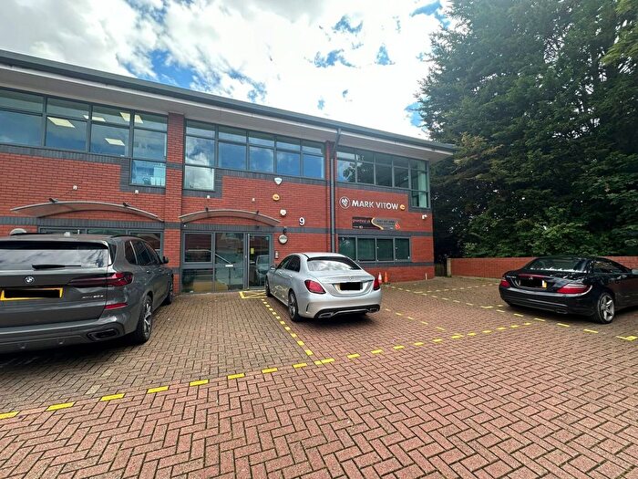 Terraced House To Rent In Manor Way, Borehamwood, WD6