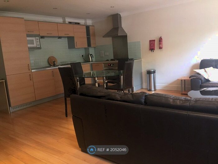 1 Bedroom Flat To Rent In St. Judes Road, Englefield Green, Egham, TW20