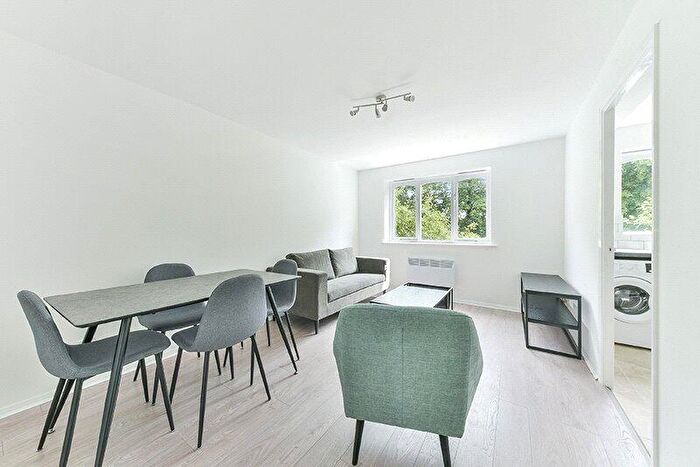 1 Bedroom Apartment To Rent In Telegraph Place, London, E14