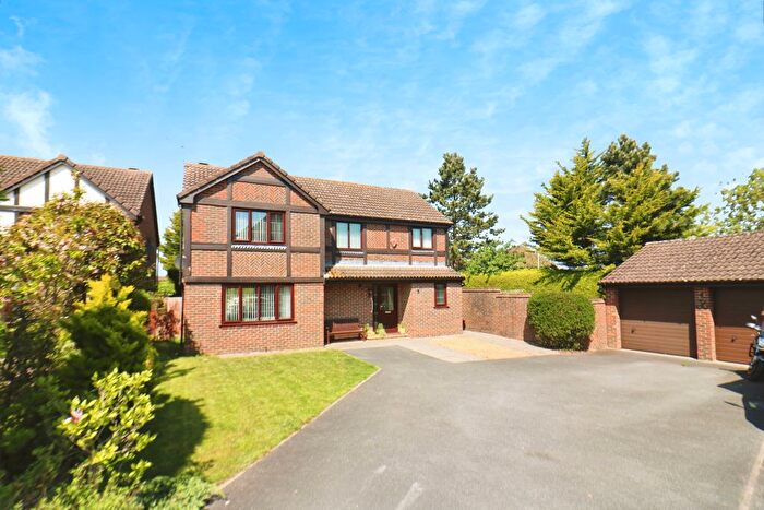 4 Bedroom Detached House For Sale In Mendlesham, Welwyn Garden City, AL7