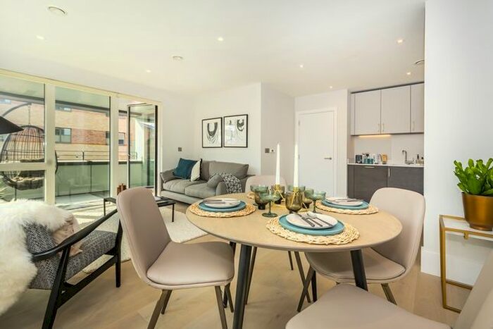 2 Bedroom Flat To Rent In London Road, Hounslow TW3