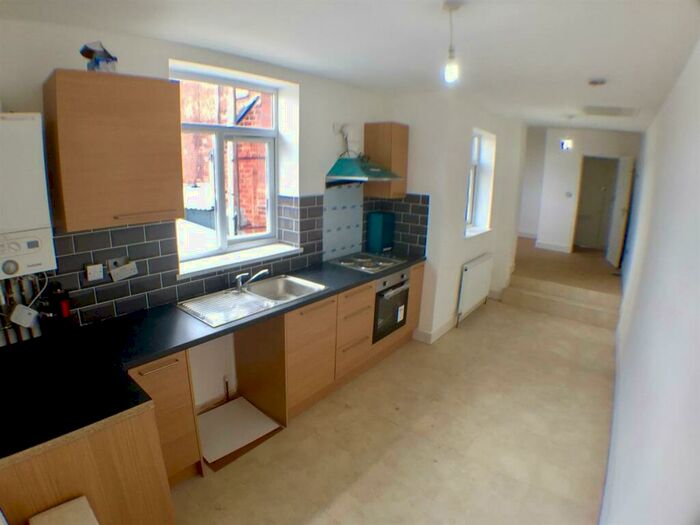 Studio To Rent In Carters Green, West Bromwich, B70