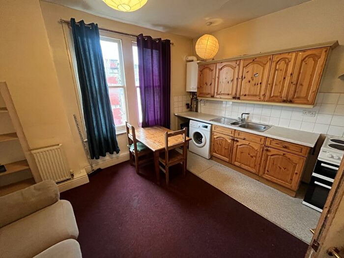 4 Bedroom Flat To Rent In Flat A Gloucester Road, Horfield, Bristol, BS7
