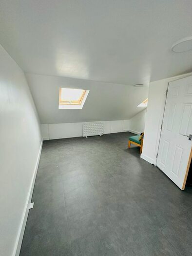 6 Bedroom Semi-Detached House To Rent In Townsend Road, Southall, UB1