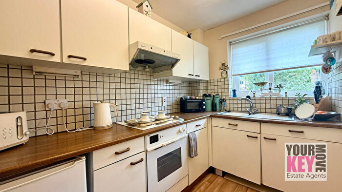 2 Bedroom Flat For Sale In Wentworth Close Lyminge Folkestone, CT18