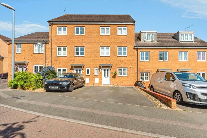 4 Bedroom Terraced House For Sale In Cooper Drive, Leighton Buzzard, Bedfordshire, LU7