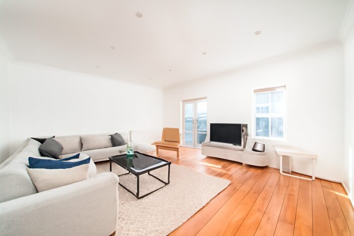 5 Bedroom Terraced House For Sale In Lock Mews, Camden, NW5