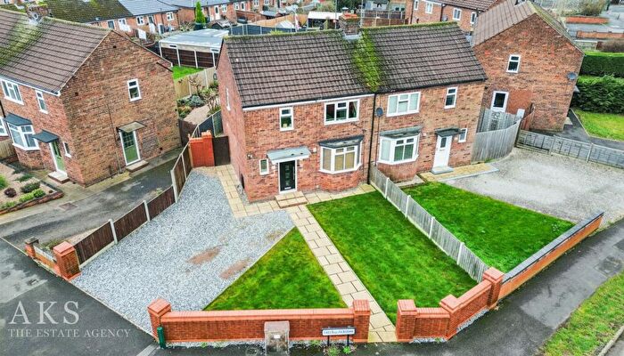 3 Bedroom Semi-Detached House For Sale In Field Avenue, Hatton, DE65