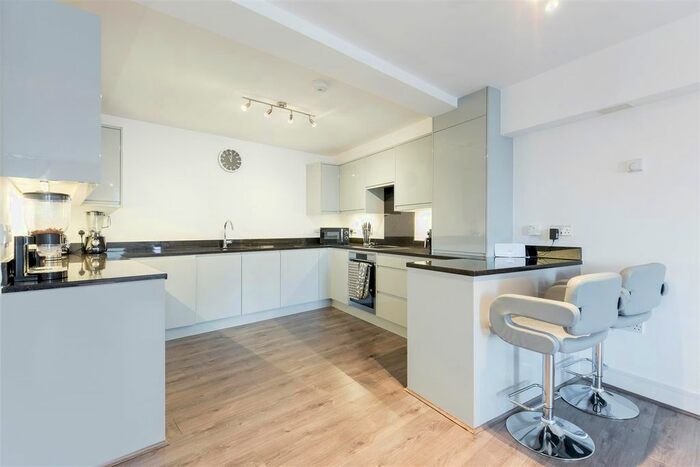 1 Bedroom Flat To Rent In Middleton House, High Street, Horley, RH6