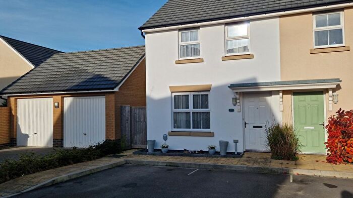 2 Bedroom Semi-Detached House For Sale In Lapwing Grove, Barnstaple, EX31