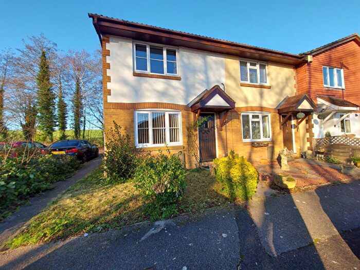 3 Bedroom End Of Terrace House To Rent In Godwin Crescent, Waterlooville, Hampshire, PO8