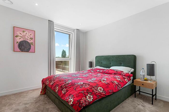 1 Bedroom Flat For Sale In Silkstream, Hendon, NW9