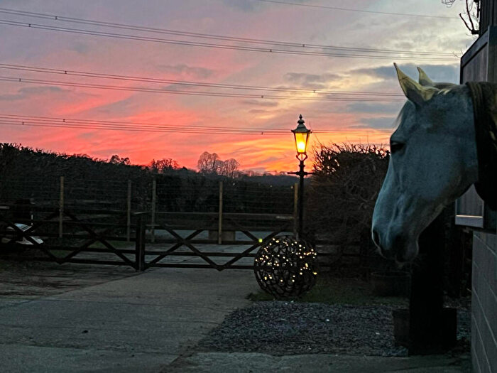 Equestrian Facility To Rent In Mill Lane, Hook, RG27