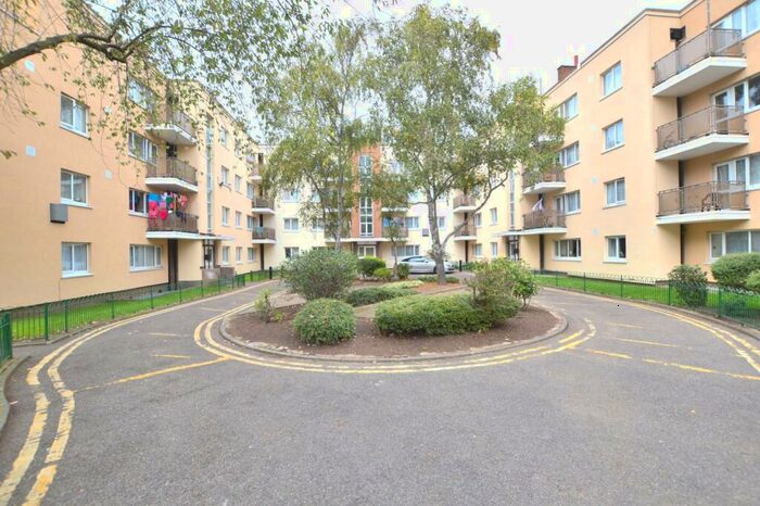 3 Bedroom Flat To Rent In Heaton Road Peckham, SE15