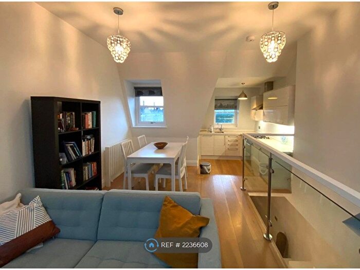 2 Bedroom Flat To Rent In Effra Road, London, SW19