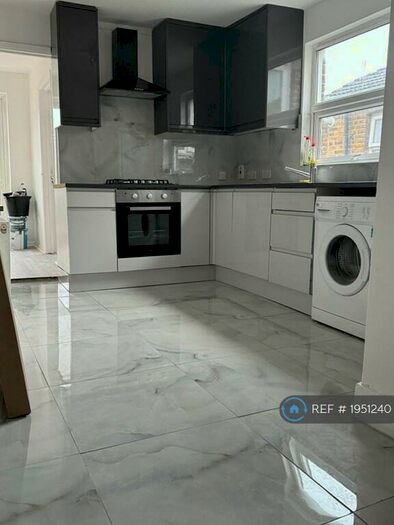 2 Bedroom Maisonette To Rent In Ecclesbourne Road, Thornton Heath, CR7