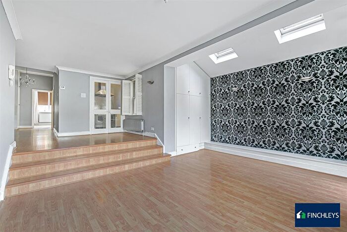 2 Bedroom Flat For Sale In Stanton Court, Princes Avenue, Finchley Central, N3