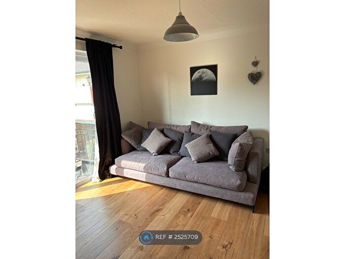 1 Bedroom Flat To Rent In Manor House Way, Isleworth, TW7