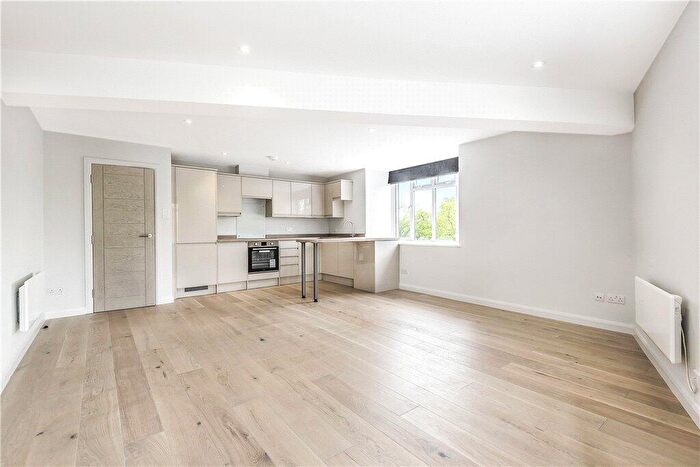 3 Bedroom Apartment To Rent In Queens Road, Weybridge, Surrey, KT13