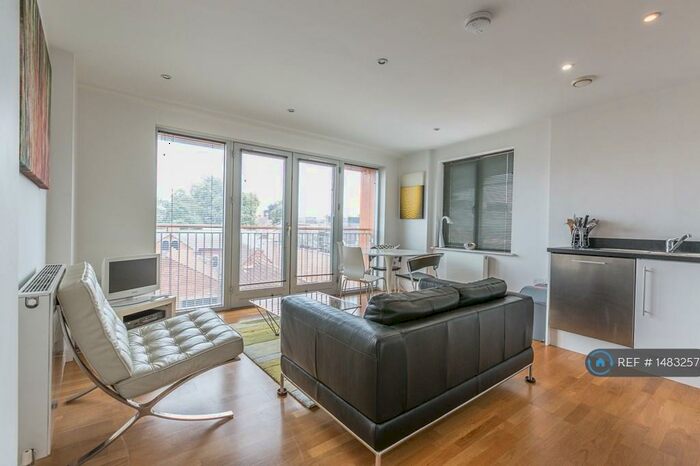 2 Bedroom Flat To Rent In Castle Quay, Bedford, MK40