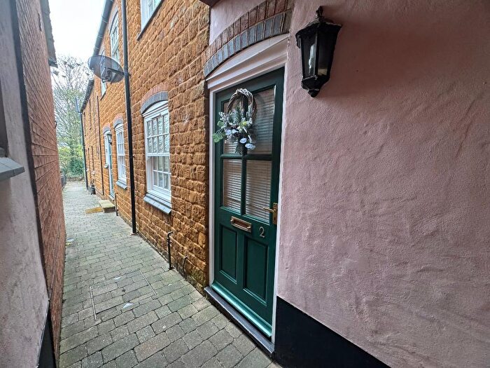 2 Bedroom Cottage For Sale In Silkweavers Mews, Rothwell, NN14