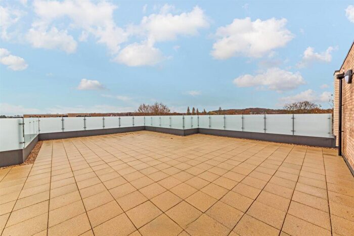2 Bedroom Apartment To Rent In Chingford Mount Road, Chingford, E4
