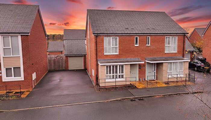 3 Bedroom Semi-Detached House For Sale In Arnfield Drive, Hilton, DE65