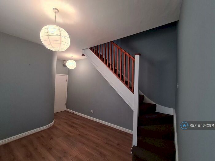 2 Bedroom Flat To Rent In Kremlin Drive, Liverpool, L13