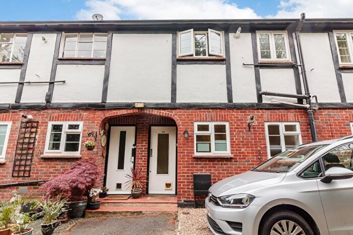 2 Bedroom Flat To Rent In Arlington Lodge, Monument Hill, Weybridge, KT13