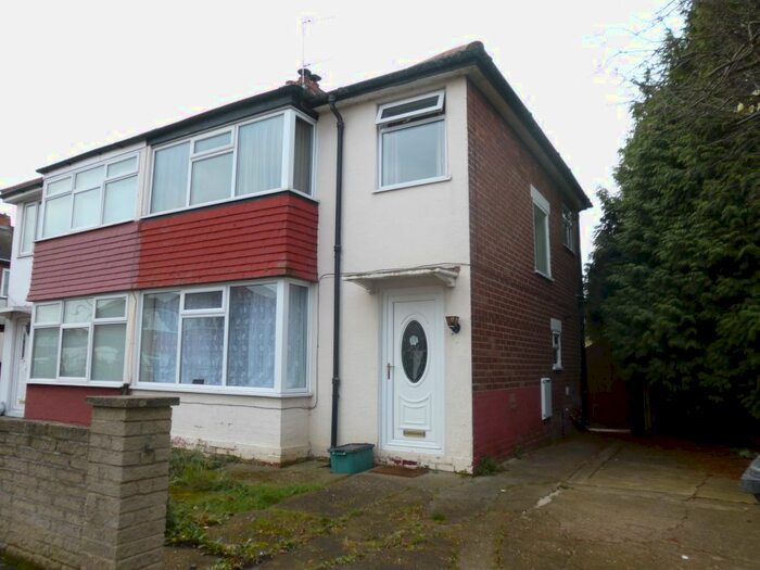 3 Bedroom Semi-Detached House To Rent In Harrowden Road, Doncaster, DN2