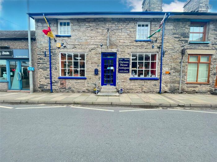 3 Bedroom Property For Sale In Y Stryd Fawr, Bala, Gwynedd, LL23