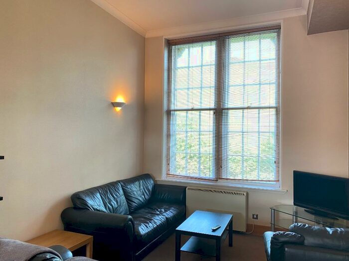 3 Bedroom Flat To Rent In St Leonards Crag, Newington, Edinburgh, EH8