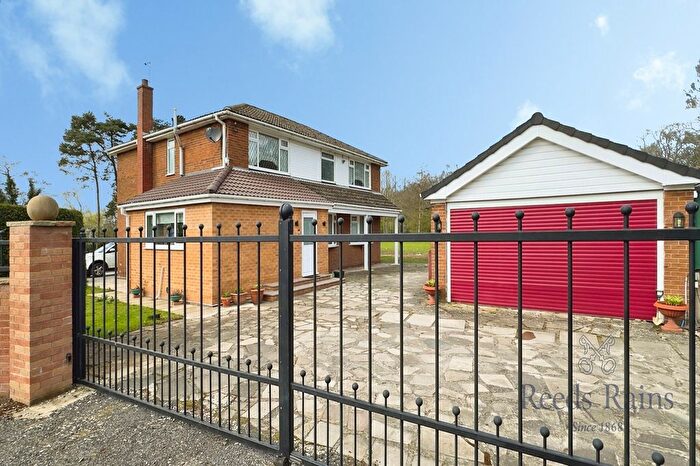 4 Bedroom Detached House For Sale In Camblesforth Road, Selby, North Yorkshire, YO8