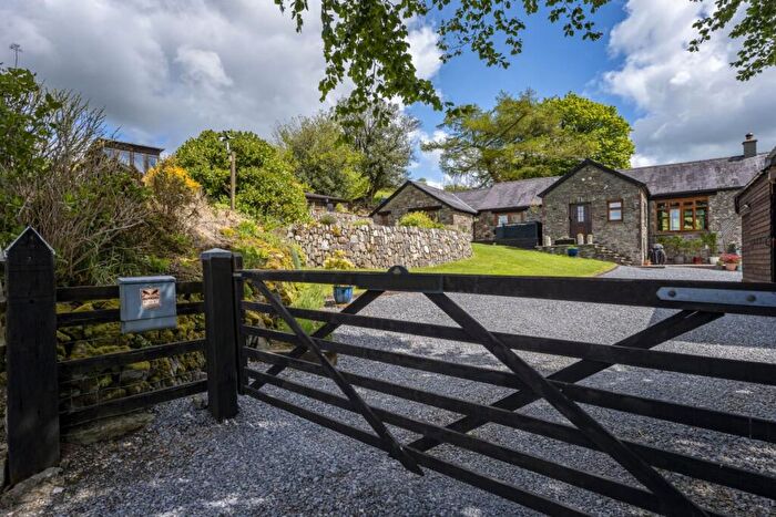 4 Bedroom Barn Conversion For Sale In Penyrheolwen, Llandeilo, SA19