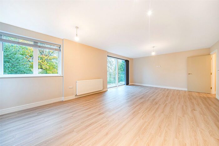2 Bedroom Flat For Sale In Mount Harry Road, Sevenoaks, Kent, TN13