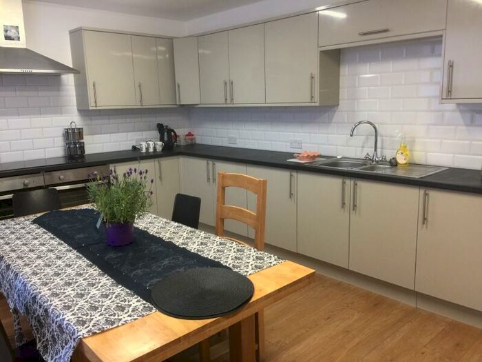 8 Bedroom Terraced House To Rent In Bainbrigge Road, Headingley, Leeds, LS6