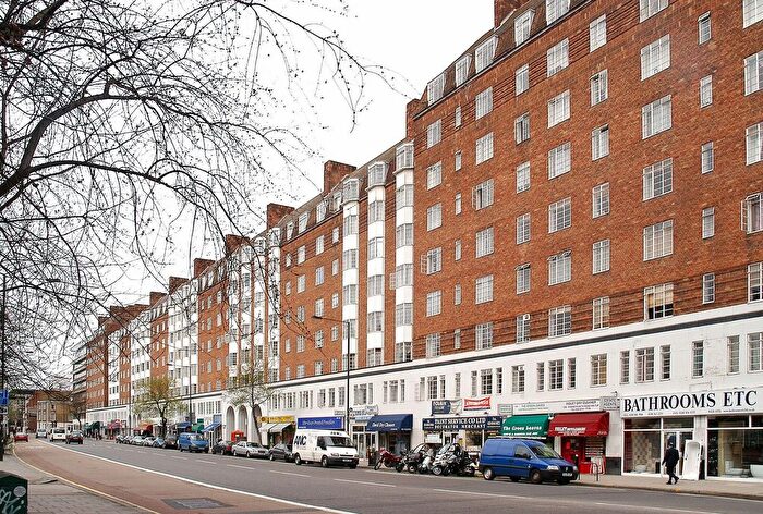 Maisonette For Sale In Latymer Court, Hammersmith, London, W6
