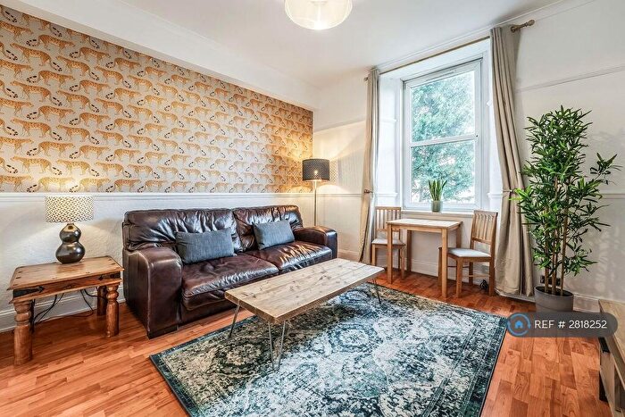 2 Bedroom Flat To Rent In Piersfield Grove, Edinburgh, EH8