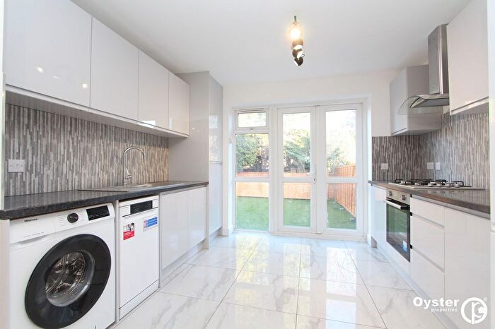2 Bedroom Flat To Rent In Vancouver Road, Edgware, HA8