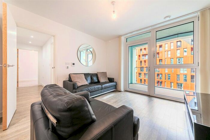 2 Bedroom Flat To Rent In Poldo House, Cable Walk, London, SE10