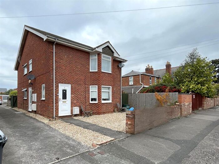 2 Bedroom Maisonette For Sale In Central Road, Gloucester, GL1