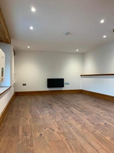 4 Bedroom End Of Terrace House For Sale In Sunbury, The Barn., PL26