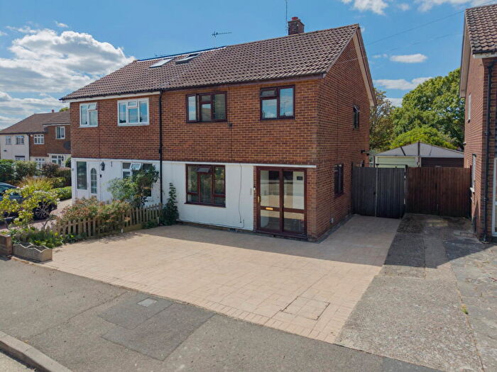 3 Bedroom Semi Detached House For Sale In Eynswood Drive, Sidcup, DA14