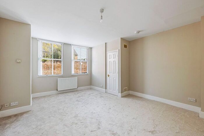 2 Bedroom Flat To Rent In Steele Road, London, W4