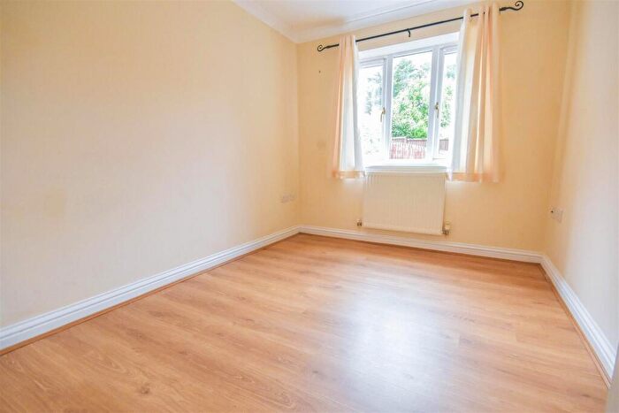 1 Bedroom Flat To Rent In High Street, Cam, GL11