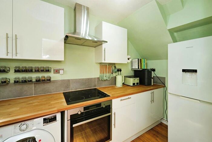 1 Bedroom Flat For Sale In Ash Close, Yate, Bristol, BS37
